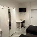 Place To Sleep - Kassel: Direkt An Der Uni Apartment